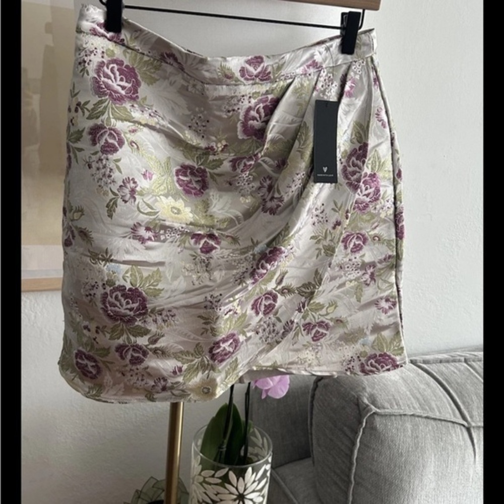 Floral Rushed Wrap Mini Skirt Size L Femenine Gray Whimsy